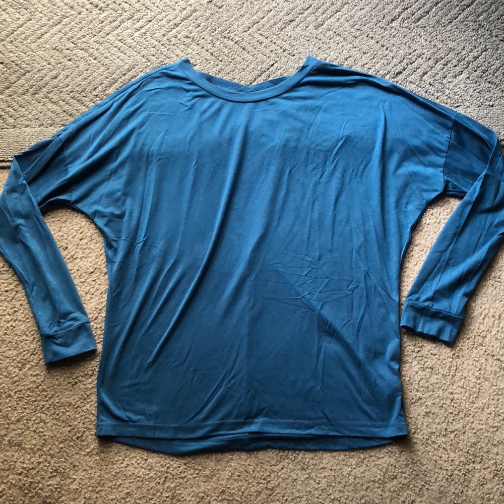 🧡BCG long sleeve shirt with cris-cross back